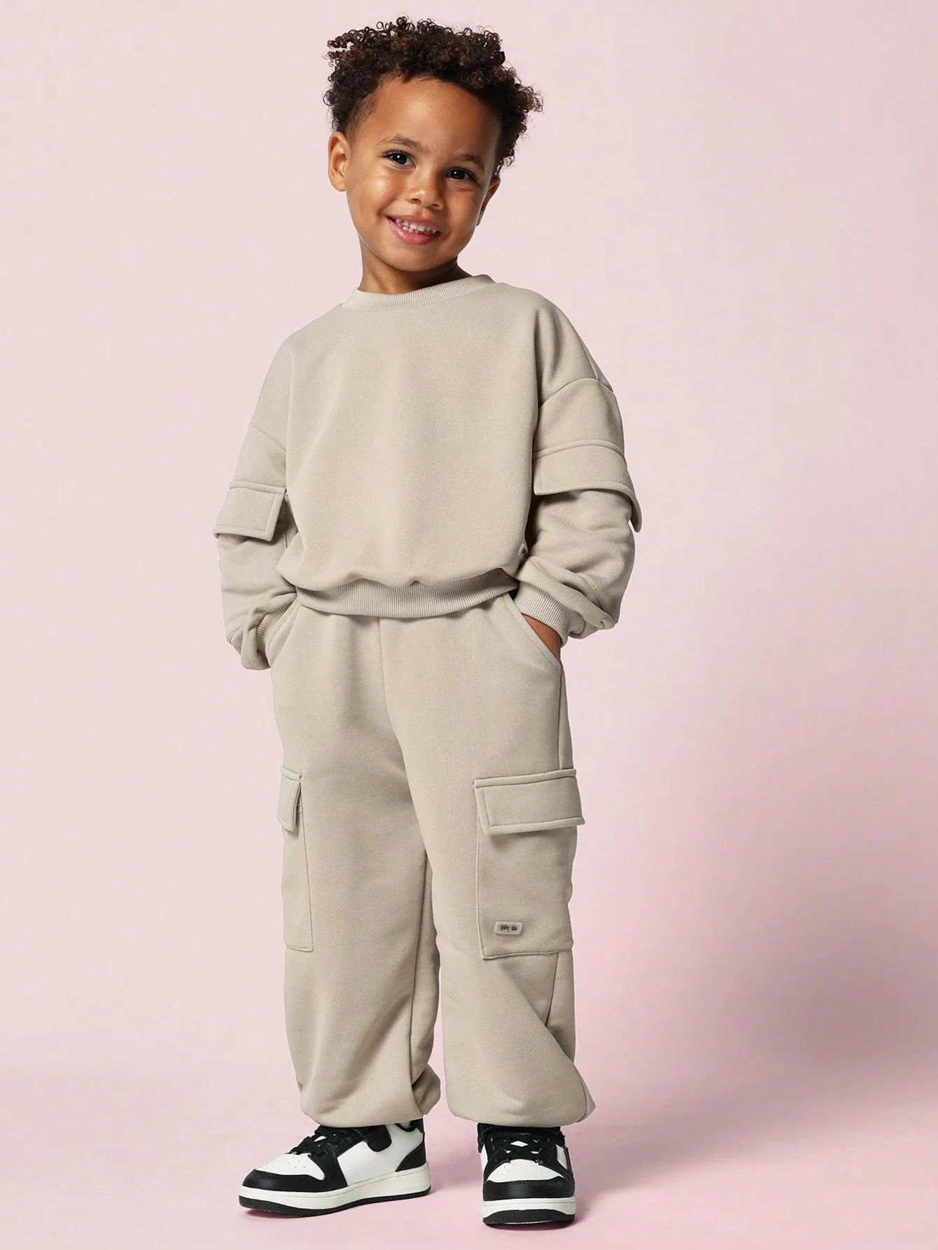 Young Boys Comfy Crew Neck Sweatshirt With Utility Pocket On Sleeve And Cargo Pants 2 Piece Set